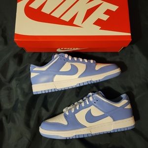 Brand new ds nike dunk low size 9 men's.